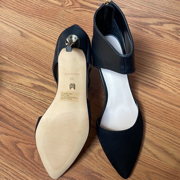 Black pointed toe with gold heel - Picture 2 of 4